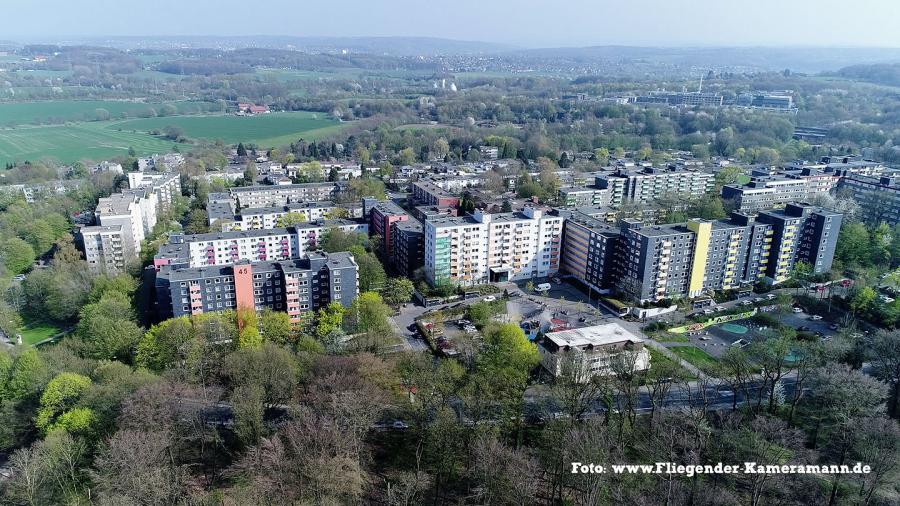 Luftaufnahmen mit Kamera-Drohne aus der Bochumer Hustadt Luftaufnahmen mit Kamera-Drohne aus der Bochumer Hustadt