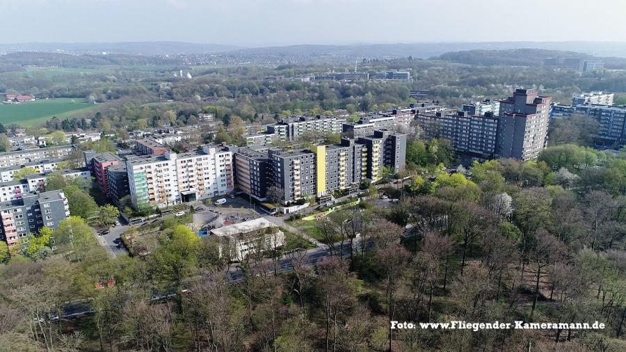 Luftaufnahmen mit Kamera-Drohne aus der Bochumer Hustadt Luftaufnahmen mit Kamera-Drohne aus der Bochumer Hustadt