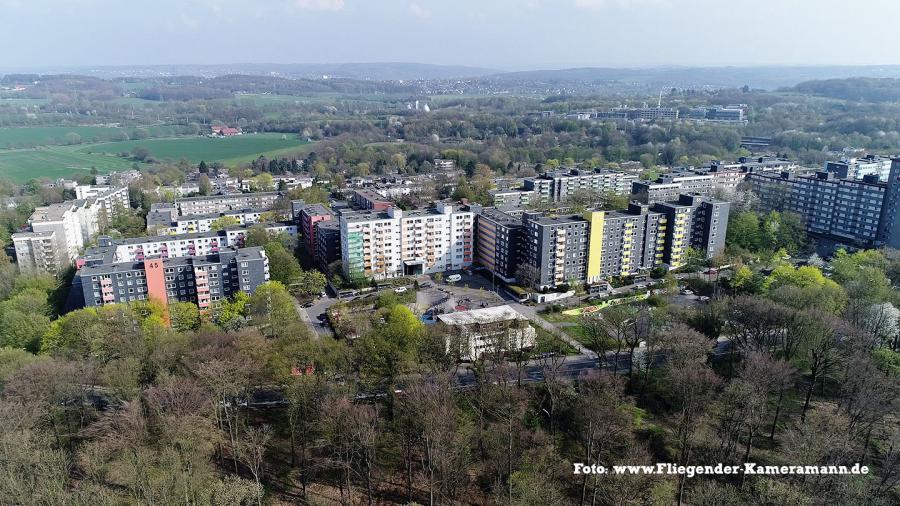 Luftaufnahmen mit Kamera-Drohne aus der Bochumer Hustadt Luftaufnahmen mit Kamera-Drohne aus der Bochumer Hustadt