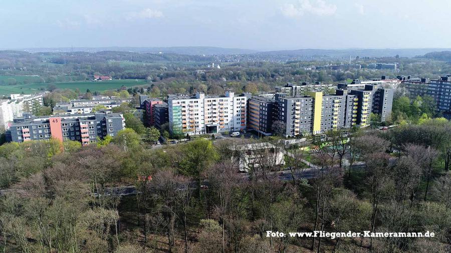 Luftaufnahmen mit Kamera-Drohne aus der Bochumer Hustadt Luftaufnahmen mit Kamera-Drohne aus der Bochumer Hustadt
