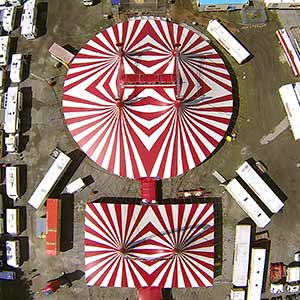 Luftaufnahmen unserer Kamera-Drohne eines Zirkuses in Bochum