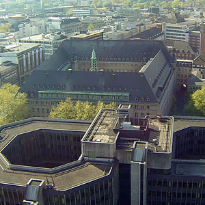 Luftaufnahmen unserer Kamera-Drohne vom Bochumer Rathaus, VHS & Appolonia-Pfaus-Park