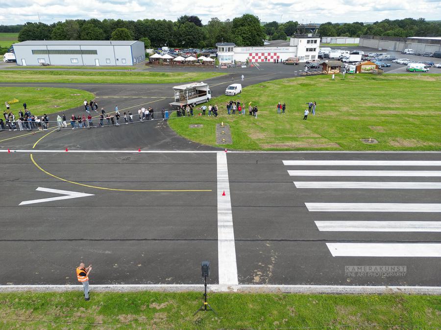 Professionelle Drohnenaufnahmen in Recklinghausen vom Beschleunigungsrennen am Flughafen Loemühle
