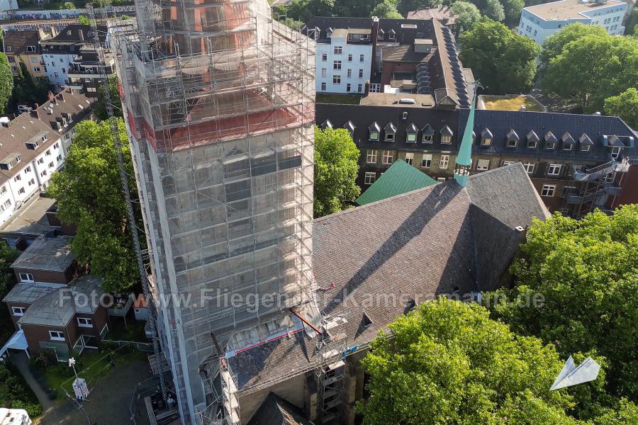 Drohnenaufnahmen vom eingerüsteten Turm der Propsteikirche St. Peter und Paul in Bochum