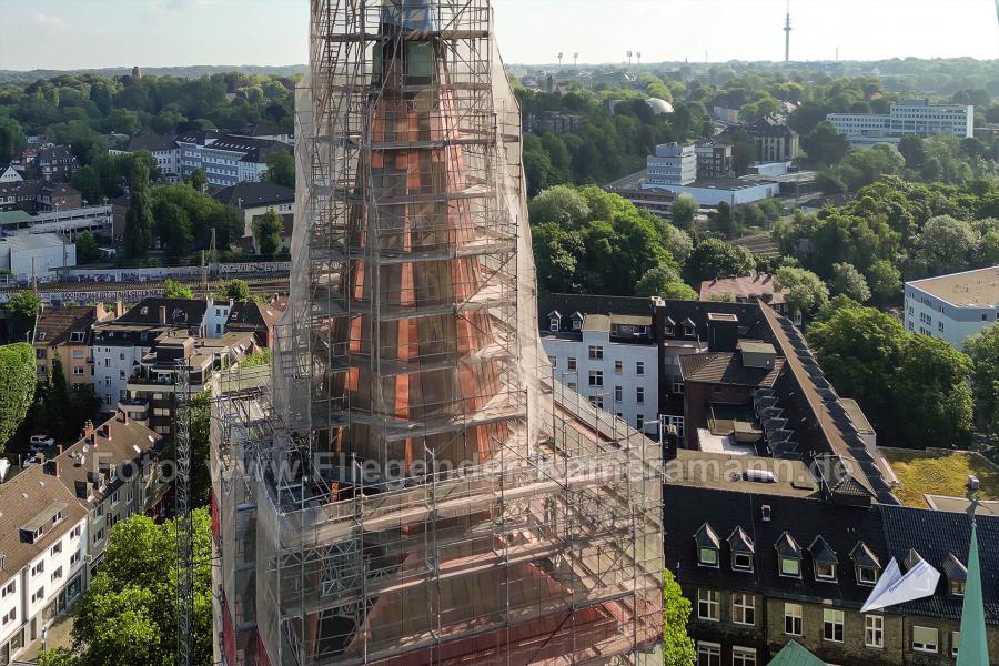 Drohnenaufnahmen vom eingerüsteten Turm der Propsteikirche St. Peter und Paul in Bochum