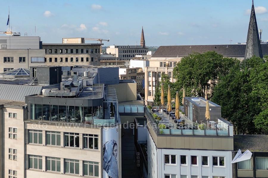 Luftaufnahme mit Drohne vom Boulevardcafé Wiacker bei Baltz in der Bochumer Innenstadt
