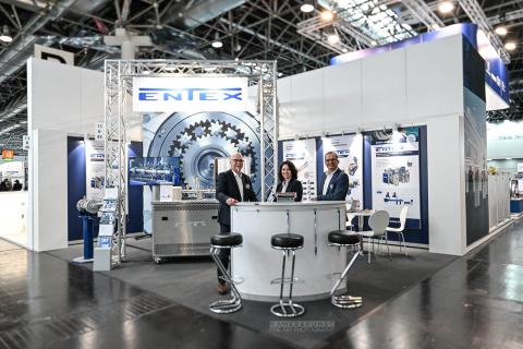 Messeteam am Messestand bei der Tube & Wire in Düsseldorf